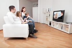 Wie lange sollten Kinder fernsehen oder Videos gucken?